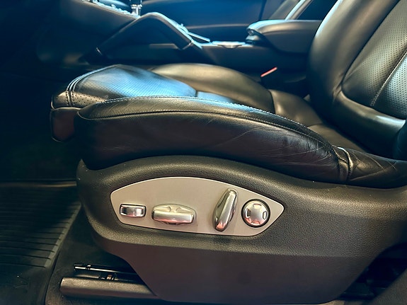 Porsche Cayenne 15 of 30