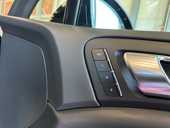 Porsche Cayenne 21 of 30