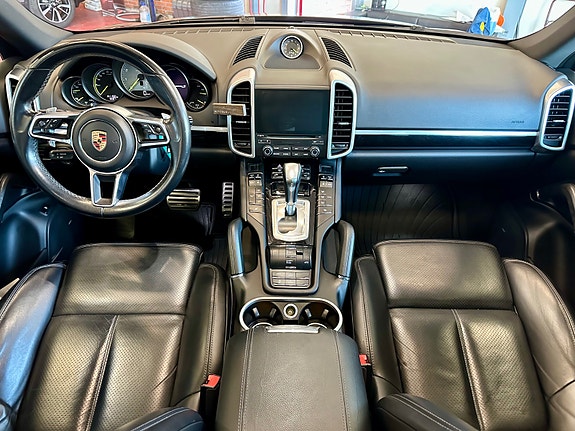 Porsche Cayenne 27 of 30