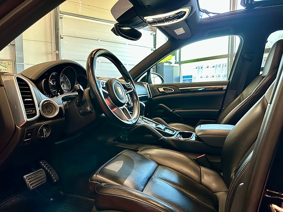 Porsche Cayenne 10 of 30