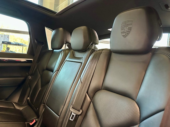 Porsche Cayenne 23 of 30