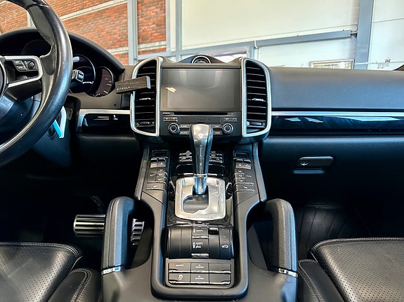 Porsche Cayenne 29 of 30