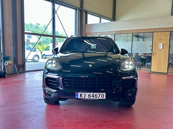 Porsche Cayenne 3 of 30