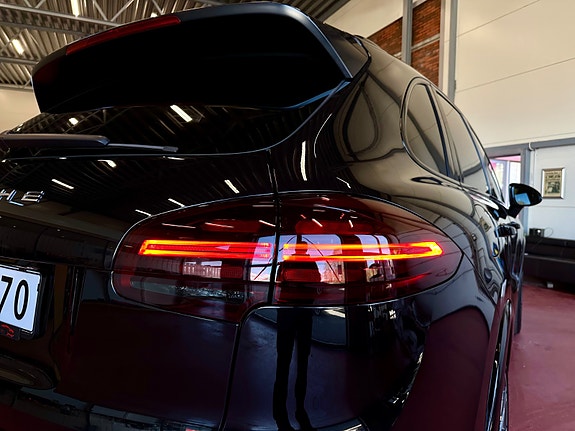 Porsche Cayenne 7 of 30