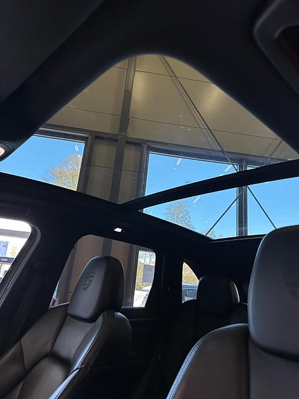 Porsche Cayenne 14 of 30