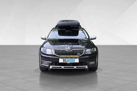 Skoda Octavia Scout 2 of 5