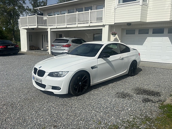 BMW 320i 4 of 5