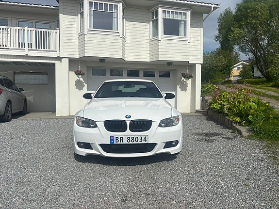 BMW 320i 3 of 5