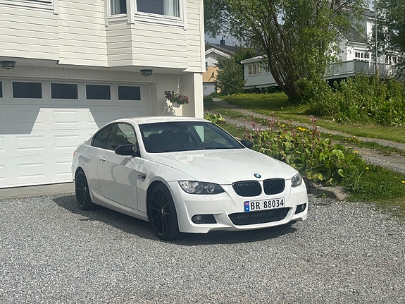 BMW 320i 2 of 5