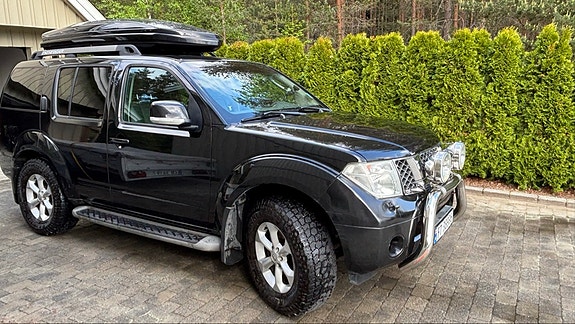 Nissan Pathfinder 2 of 5