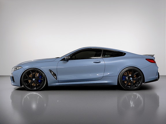 BMW M850i 2 of 5