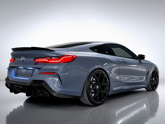 BMW M850i 4 of 5