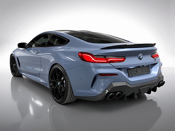 BMW M850i 3 of 5