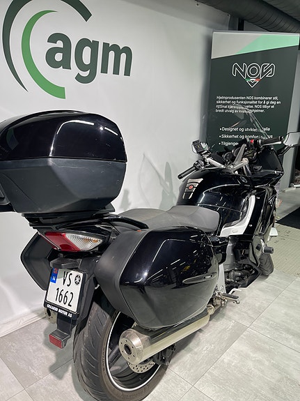 Yamaha FJR 1300 2 of 3