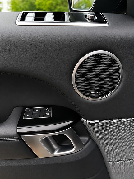 Land Rover Range Rover Sport 7 of 16