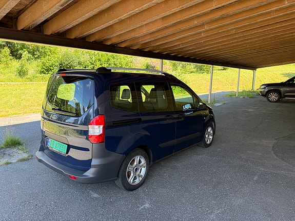 Ford Transit Courier 5 of 5
