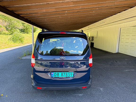 Ford Transit Courier 4 of 5