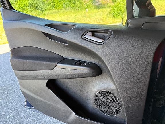 Ford Transit Courier 16 of 19