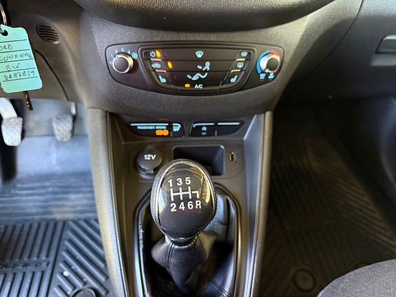 Ford Transit Courier 15 of 19