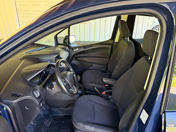 Ford Transit Courier 9 of 19