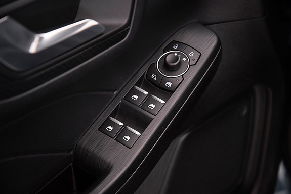 Ford Kuga 18 of 25
