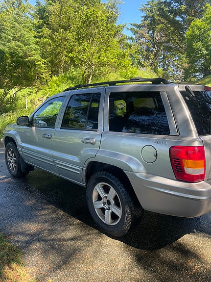 Jeep Grand Cherokee 2 of 5