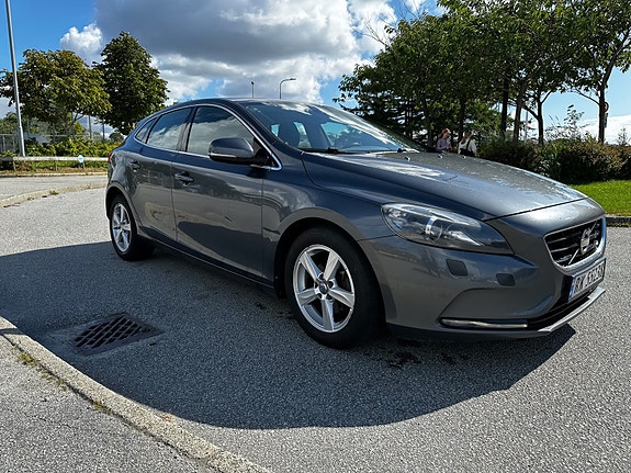 Volvo V40 3 of 5