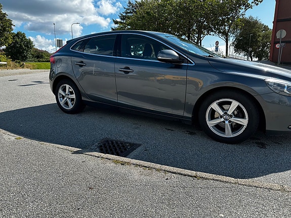 Volvo V40 4 of 5