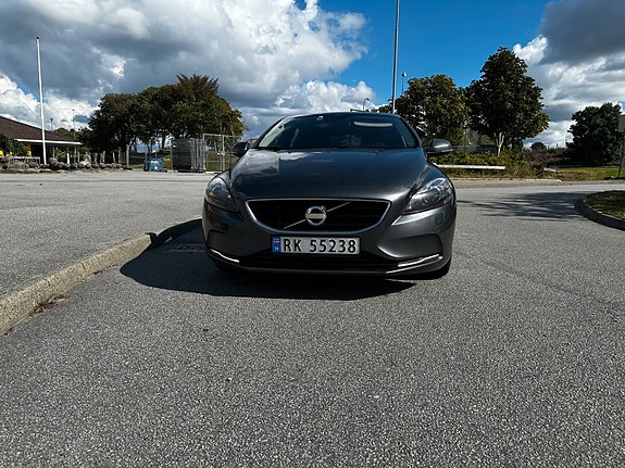 Volvo V40 2 of 5