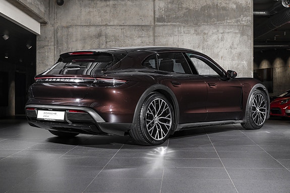 Porsche Taycan Cross Turismo 3 of 5