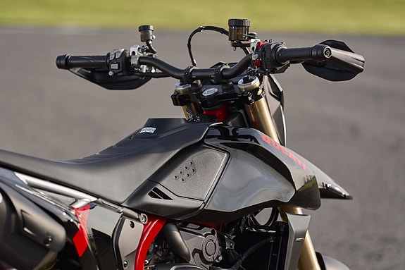 Ducati Hypermotard 698 Mono Nera / NYHET / QUICKSHIFTER / KAMPANJE
