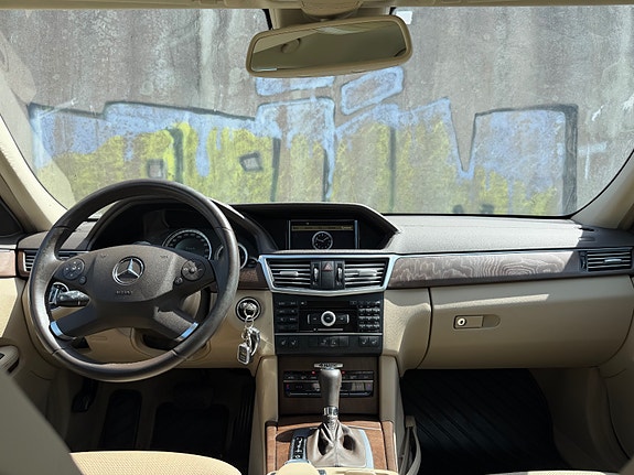 Mercedes-Benz E250 6 of 15