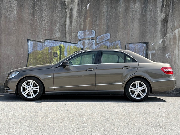 Mercedes-Benz E250 4 of 15