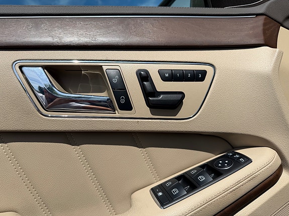 Mercedes-Benz E250 12 of 15