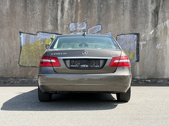 Mercedes-Benz E250 5 of 15