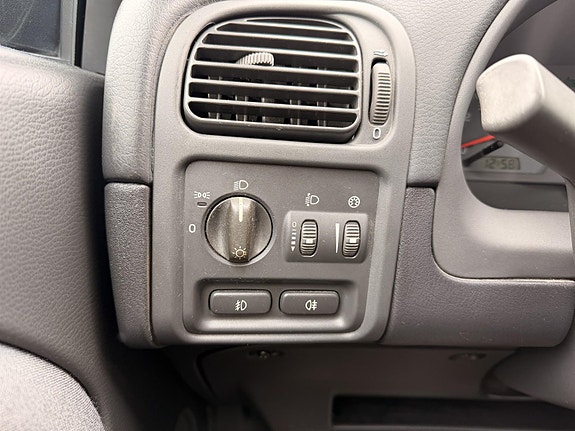 Volvo V40 10 of 13