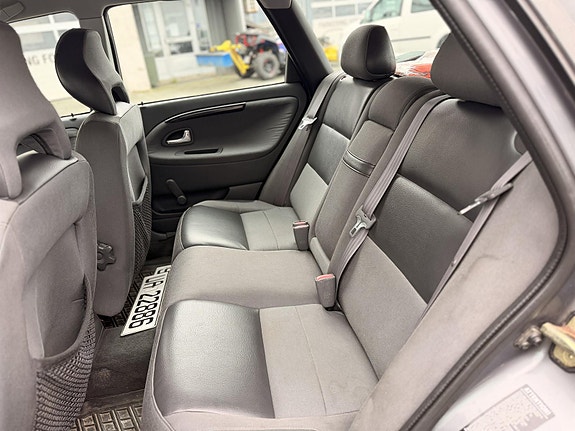 Volvo V40 7 of 13