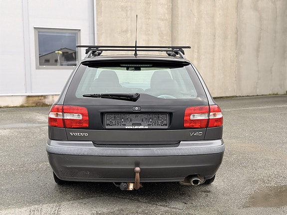 Volvo V40 4 of 5