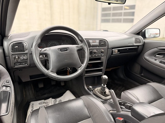 Volvo V40 8 of 13