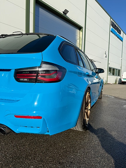 BMW 335i 10 of 24