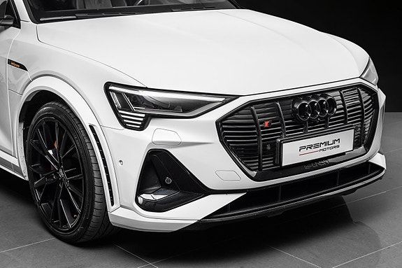 Audi e-tron S 3 of 5