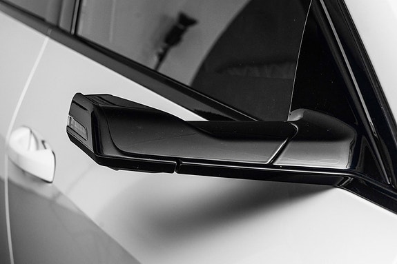 Audi e-tron S 4 of 5