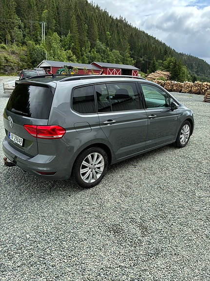 Volkswagen Touran 3 of 5