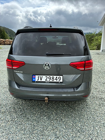 Volkswagen Touran 4 of 5