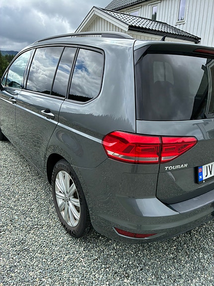 Volkswagen Touran 5 of 5