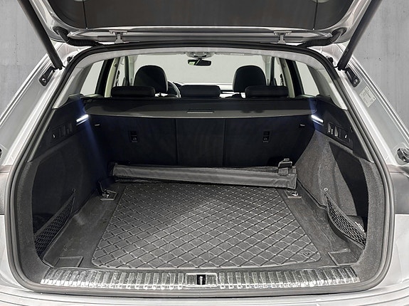 Audi e-tron 9 of 26