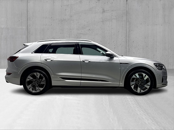 Audi e-tron 3 of 26