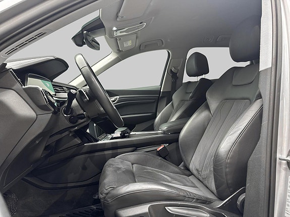 Audi e-tron 11 of 26