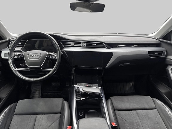 Audi e-tron 15 of 26