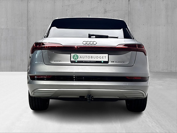 Audi e-tron 8 of 26